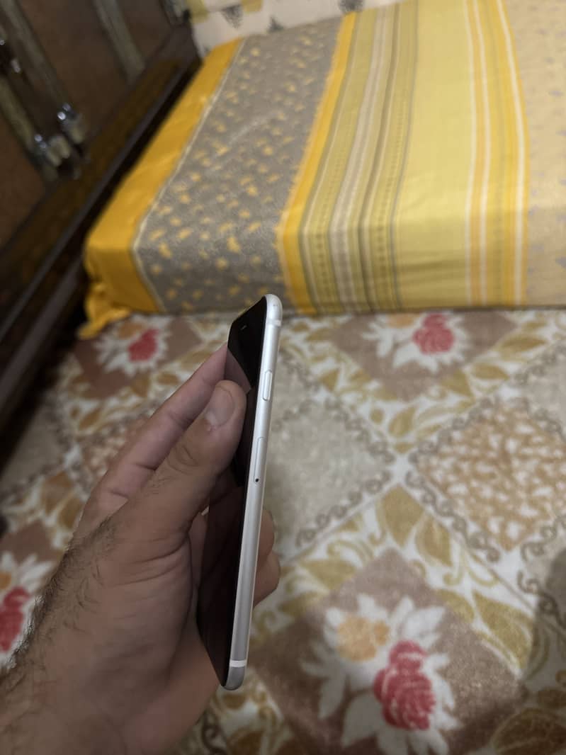 Apple iPhone SE 3