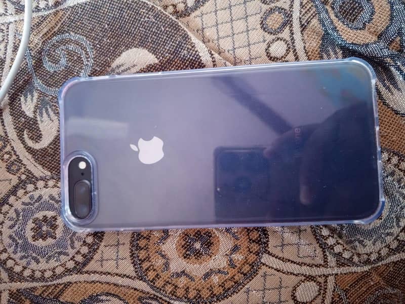 Apple iPhone 8 Plus 1
