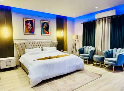 luxury 1 bed Elegant Apartment with snooker Balcony & Covered Parking
