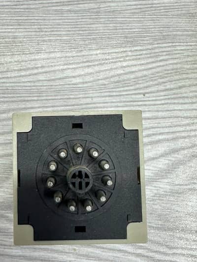 Omron Timer 11 Pin H3CR-A  220-240V