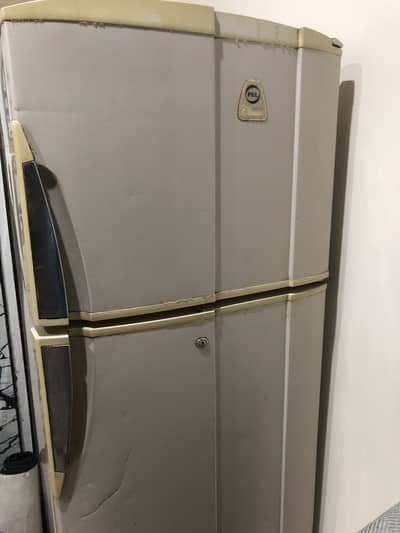 Full size refrigerator in new condition