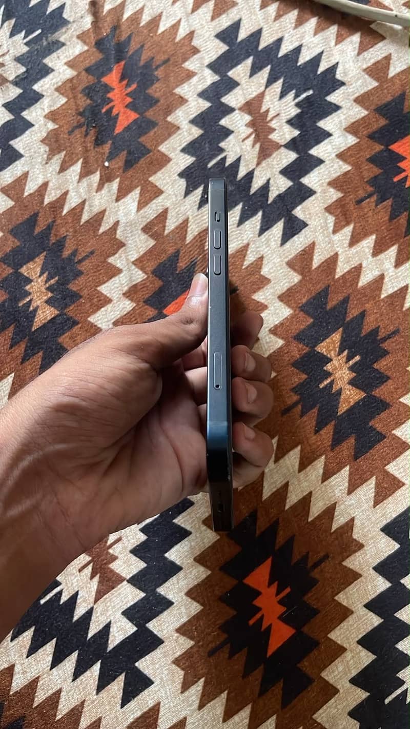 Apple iPhone 13 4