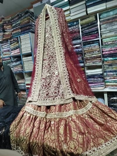 Maroon Chiffon & Net Farshi Lehenga – Large Size (Purana Qilla)