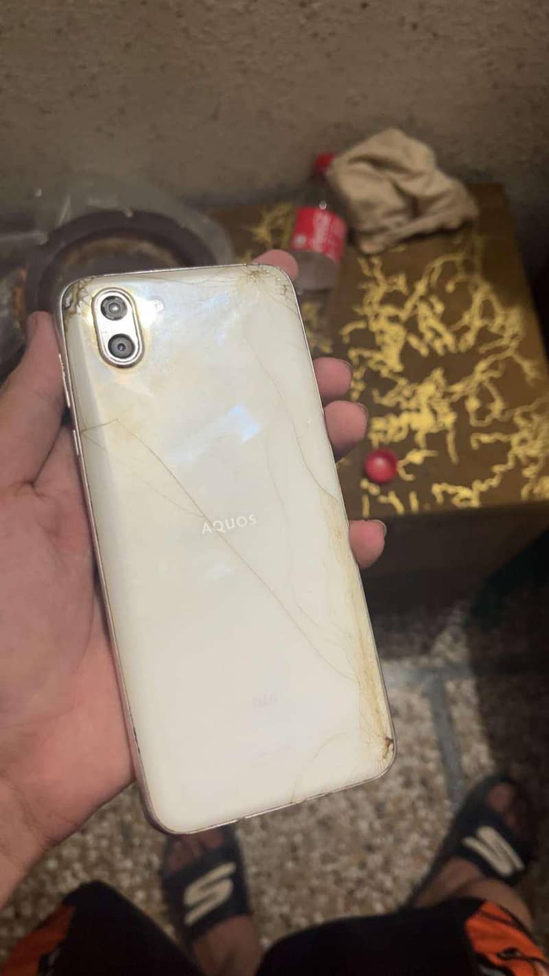 Sharp Aquos R2 1