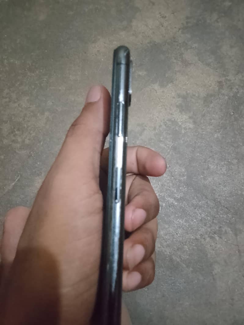Apple iPhone X 4