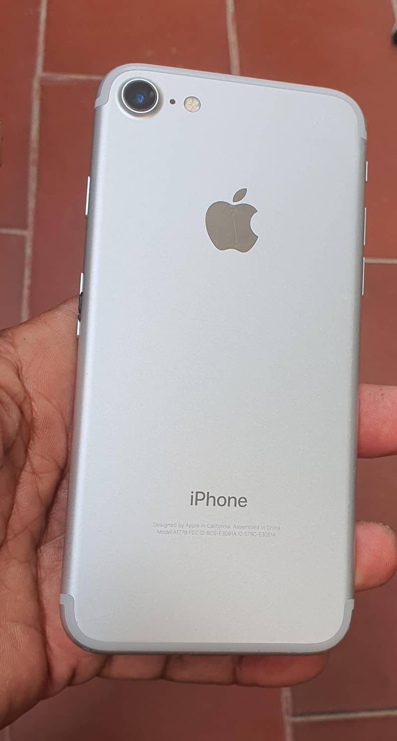 Apple iPhone 7 0