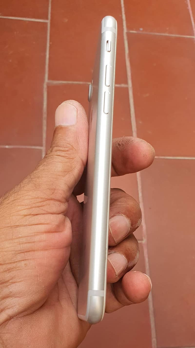 Apple iPhone 7 3