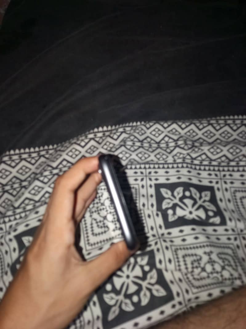 Apple iPhone 11 4