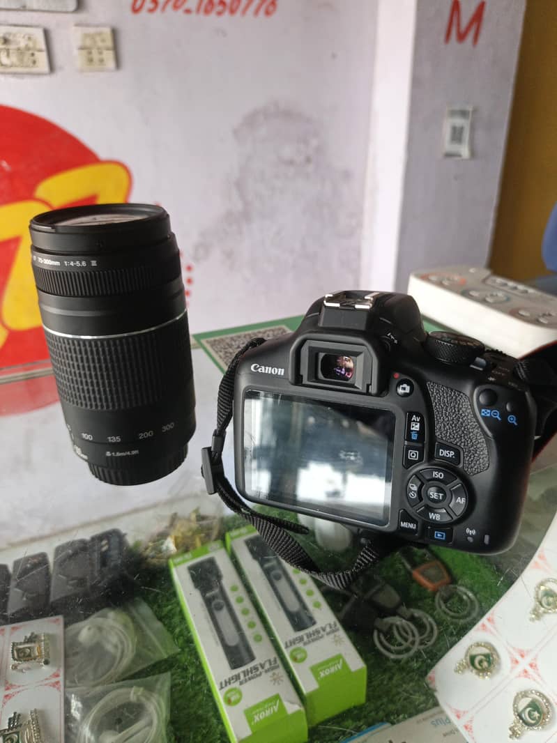 DSLR camera 0