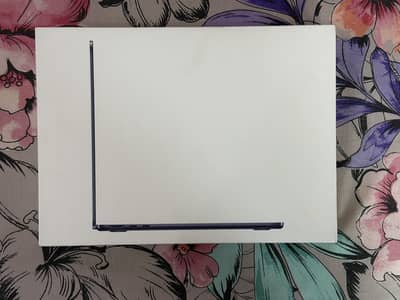 Macbook Air M5 16gb ram 512 gb storage (midnight)