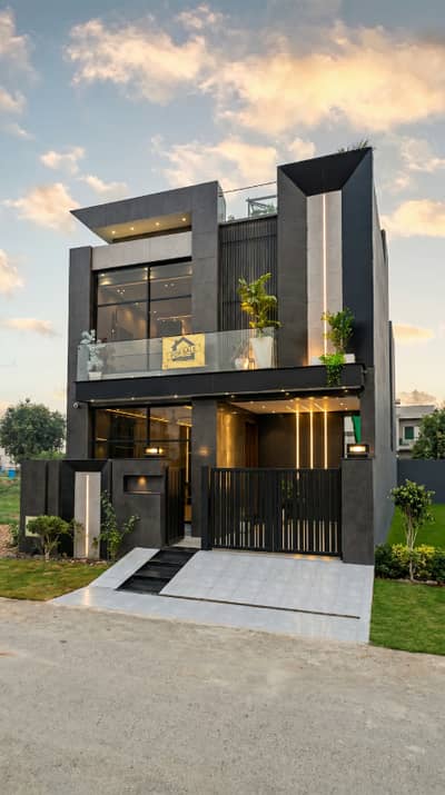 SOPHISTICATED FAMILY HOME FOR SALE IN DHA PHASE 9 TOWN