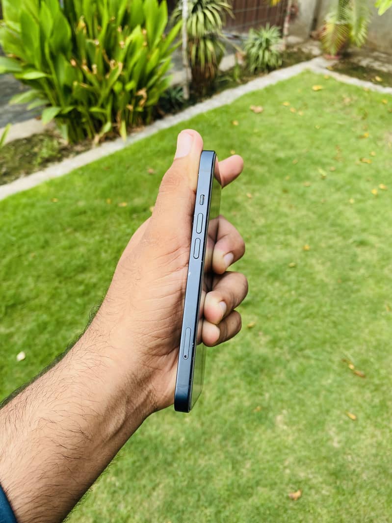 Apple iPhone 13 1