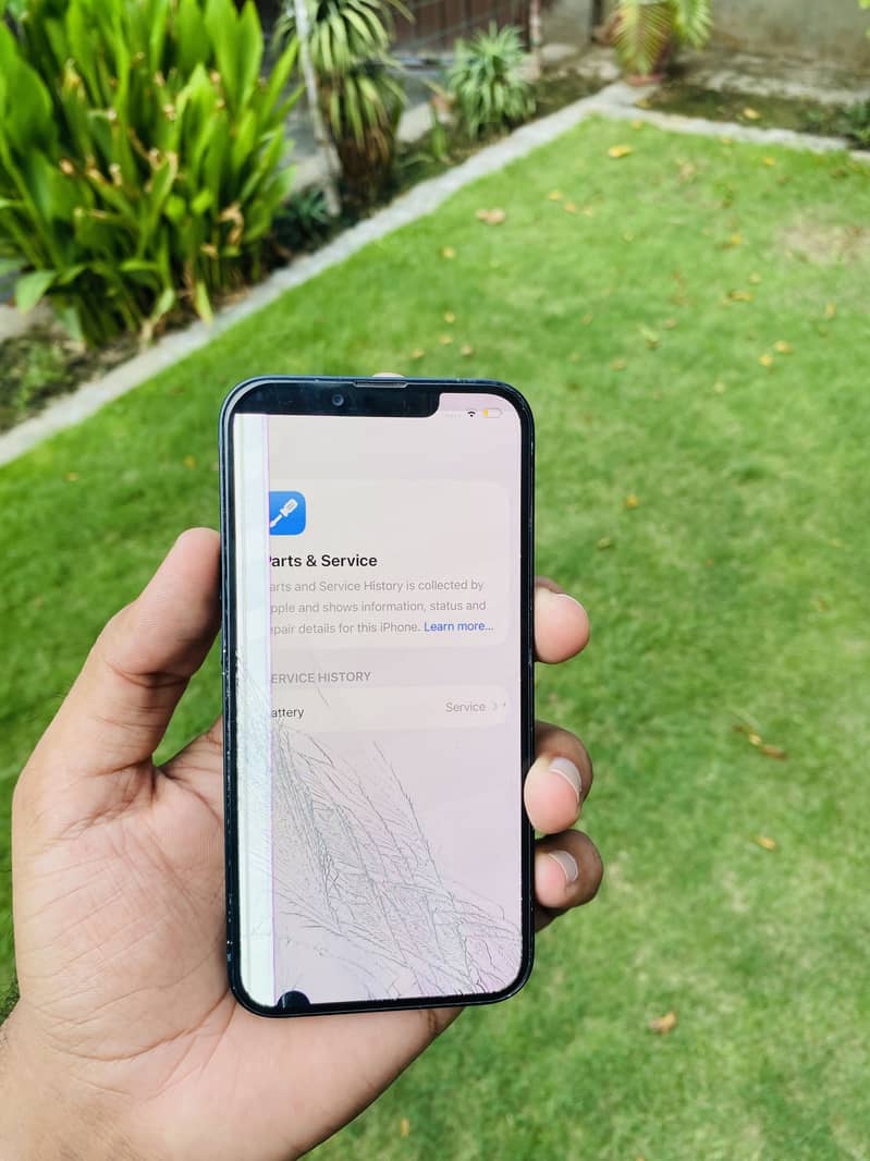 Apple iPhone 13 4