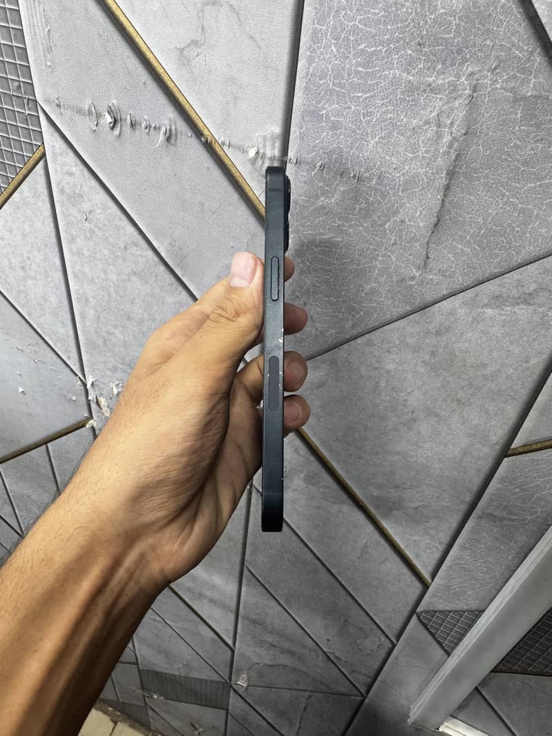 Apple iPhone 13 1