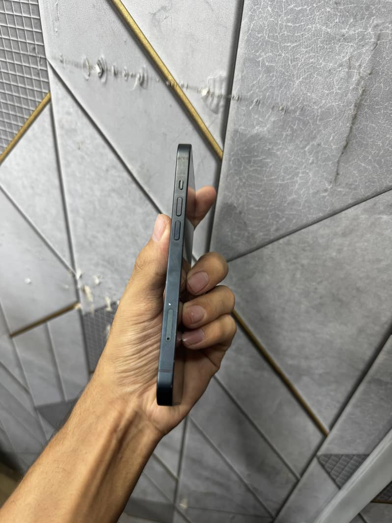 Apple iPhone 13 2