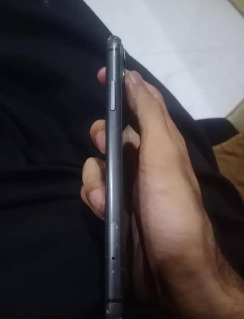 Apple iPhone 11 7