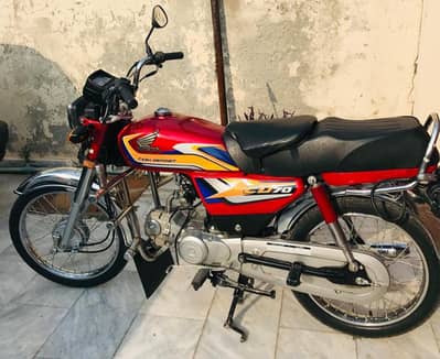 HONDA CD70 Isl no. 25 model like brand new