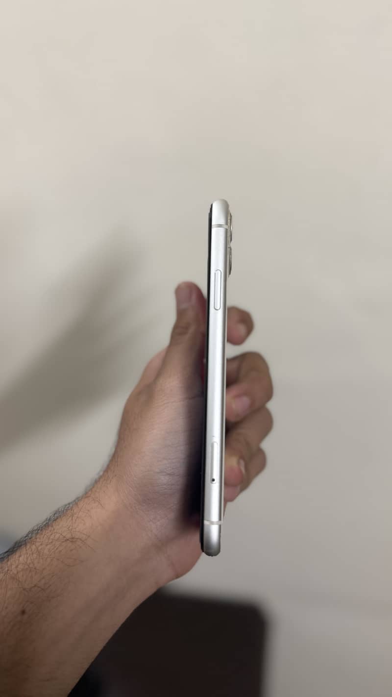 Apple iPhone 11 4