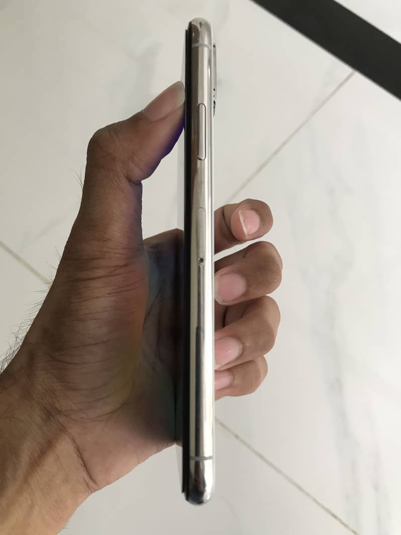 Apple iPhone X 6