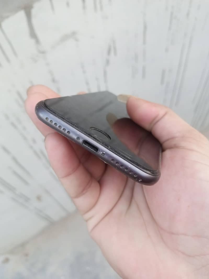 Apple iPhone 8 1
