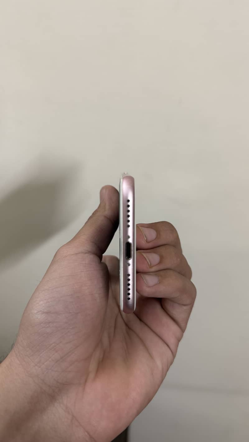 Apple iPhone 7 3