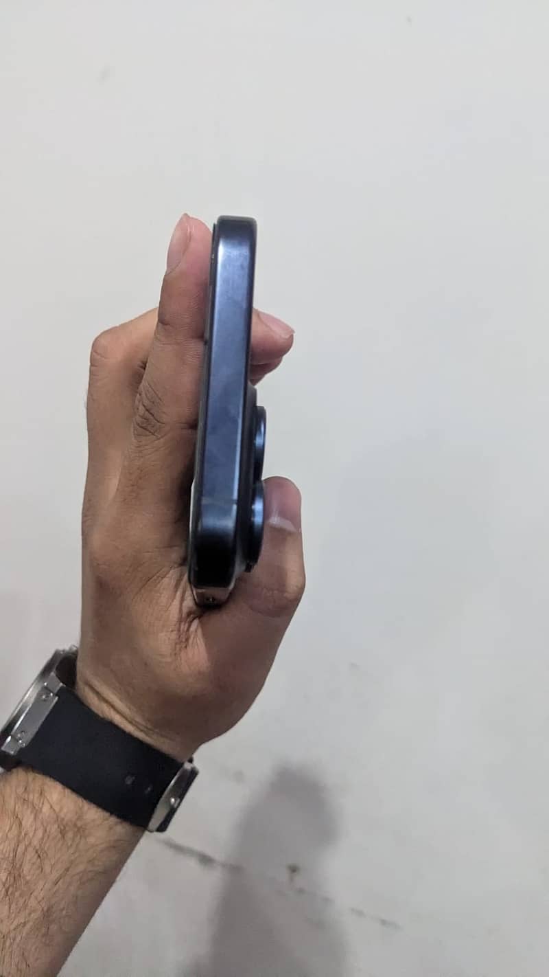 Apple iPhone 15 Pro Max 3