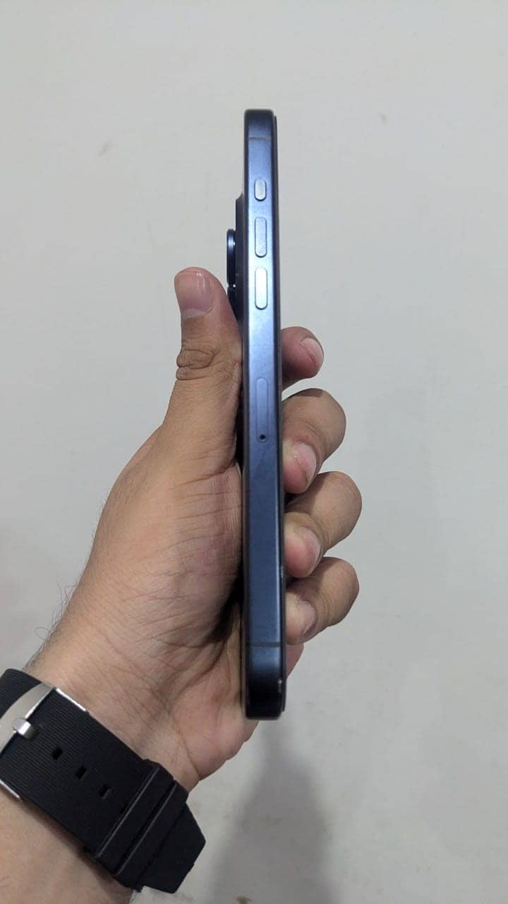 Apple iPhone 15 Pro Max 4