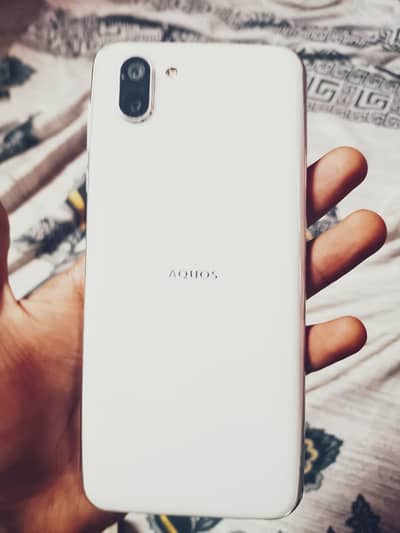 Sharp Aquos R2