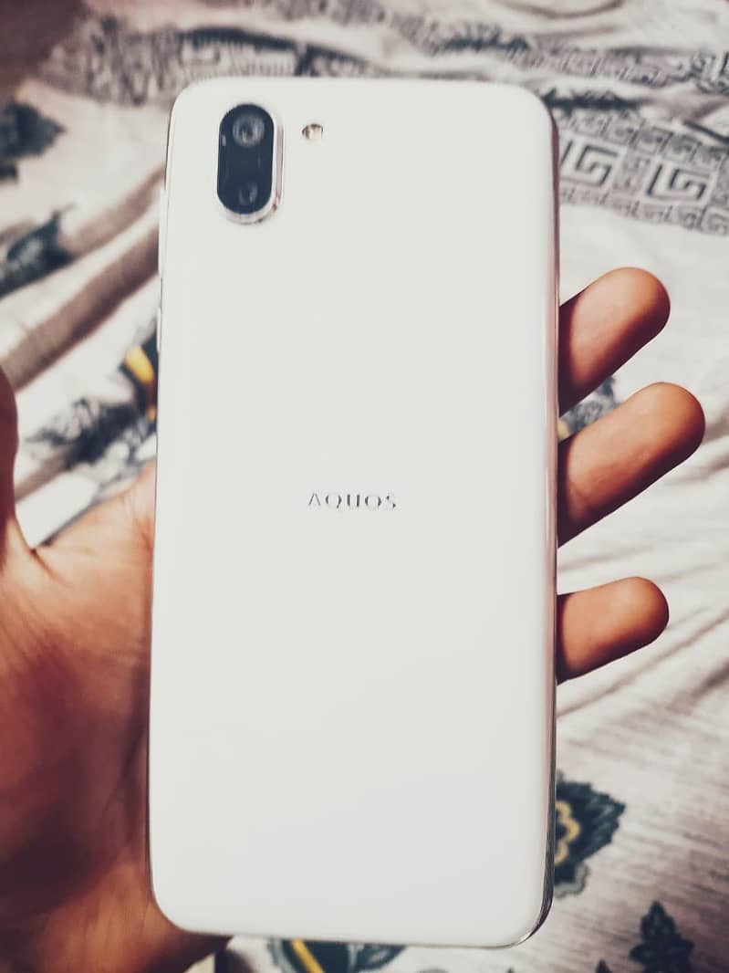 Sharp Aquos R2 0