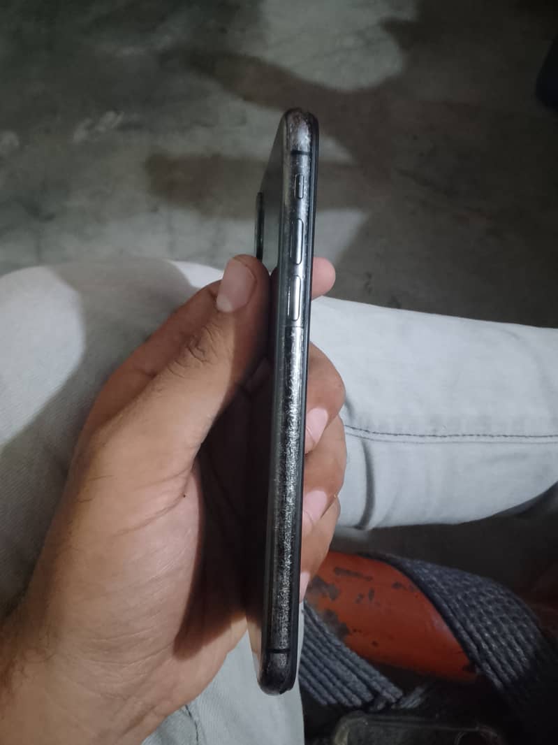 Apple iPhone X 4