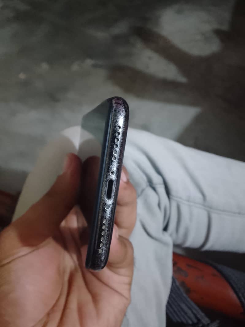 Apple iPhone X 5