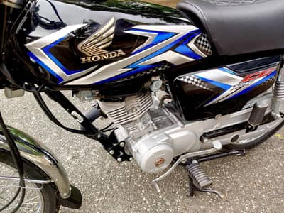 Honda 125 Model 2024/2025 Black Febulus Premium Class Honda For Sale!