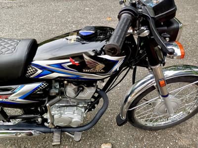 Honda 125 Model 2024/2025 Black Febulus Premium Class Honda For Sale!