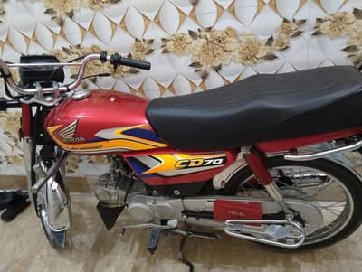 Honda CD70 2025