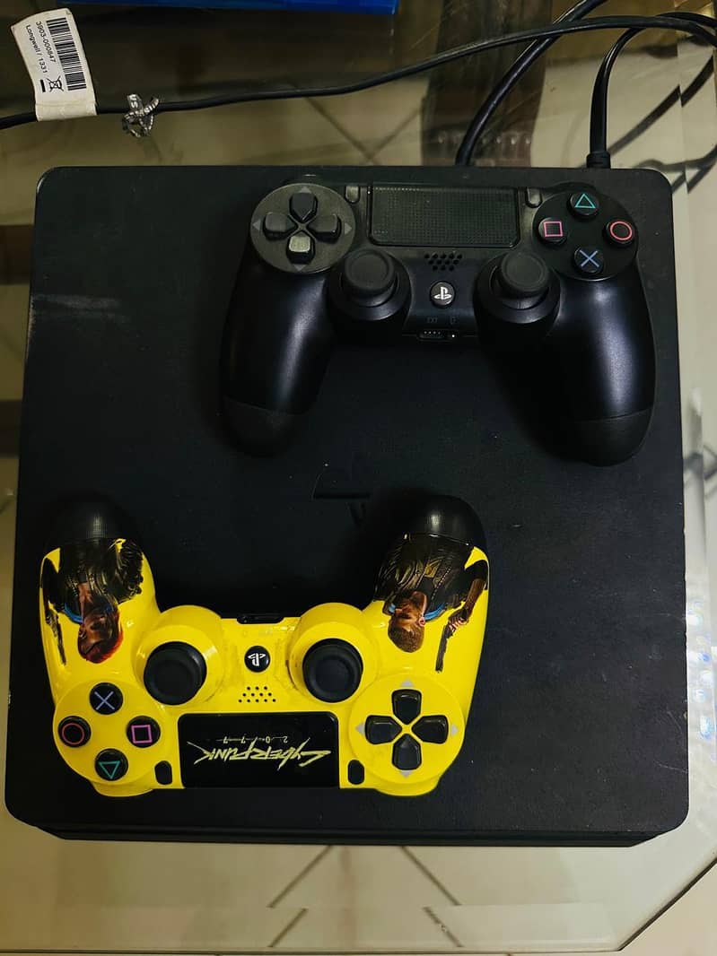 PS4 with two controllers 0