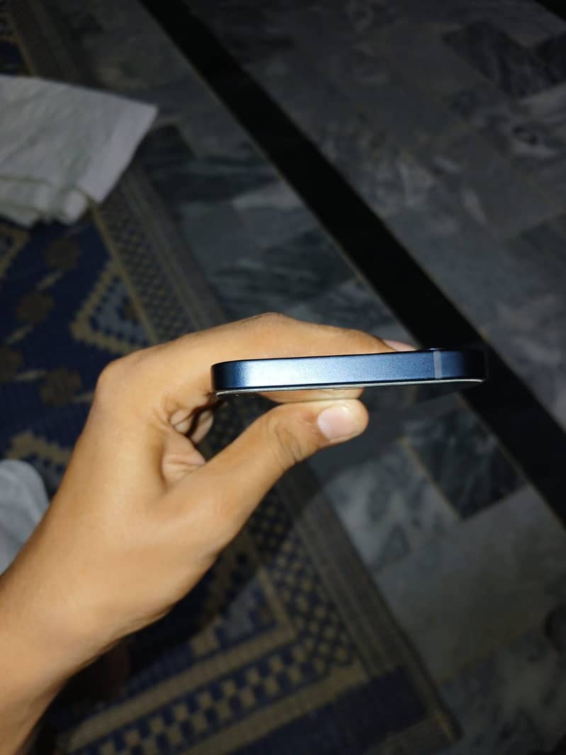Apple iPhone 12 2
