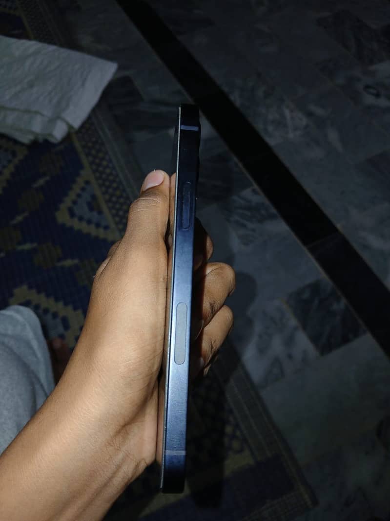 Apple iPhone 12 6