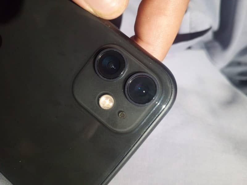 Apple iPhone 11 3