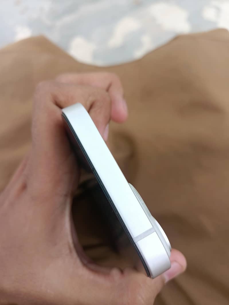 Apple iPhone 14 3