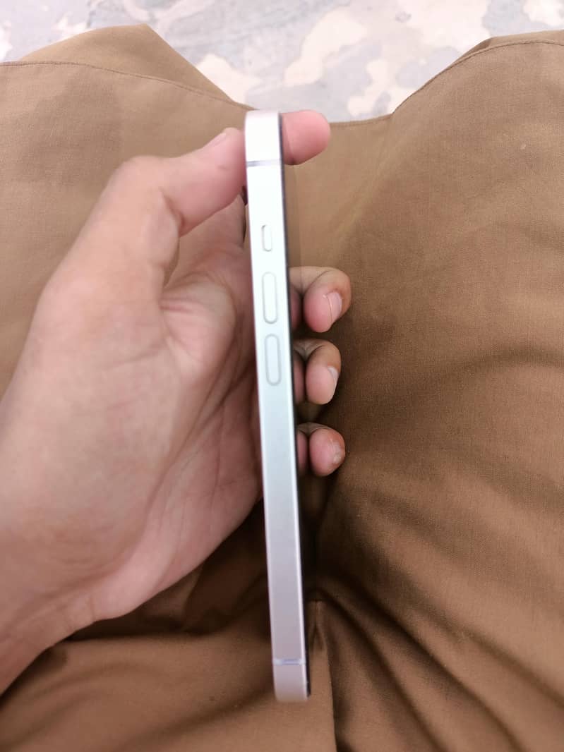 Apple iPhone 14 4