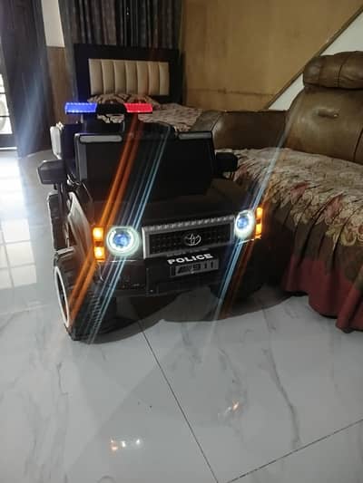 KIDS CHARGING JEEP