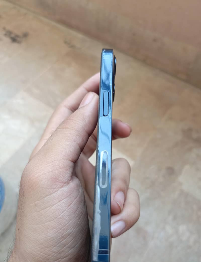 Apple iPhone 13 4