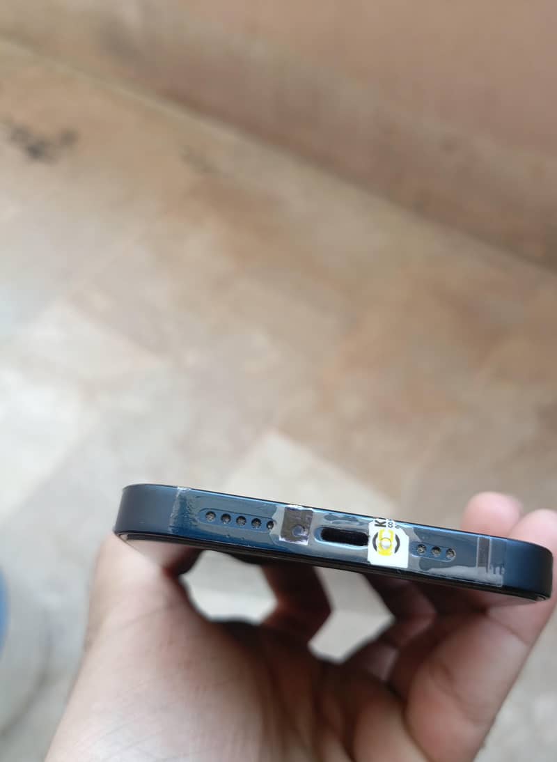 Apple iPhone 13 5