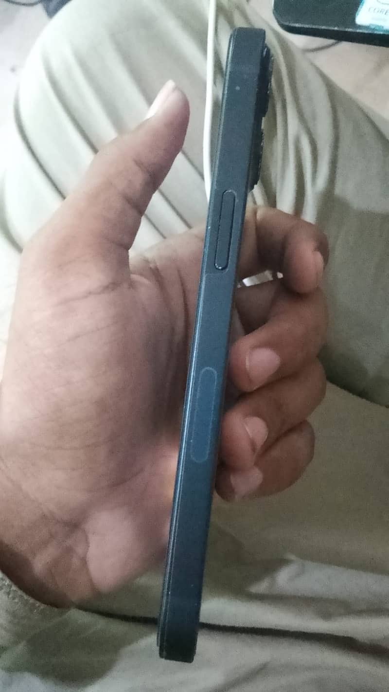 Apple iPhone 13 2
