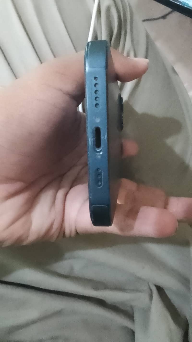Apple iPhone 13 4