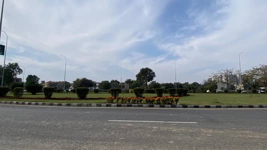 5 Marla Residential Plot | Lake City M7-C4 | Prime Location