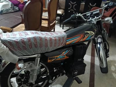Pave Scem wali bick 0 Miter New Bick only 04km use Showroom say Ghr tk