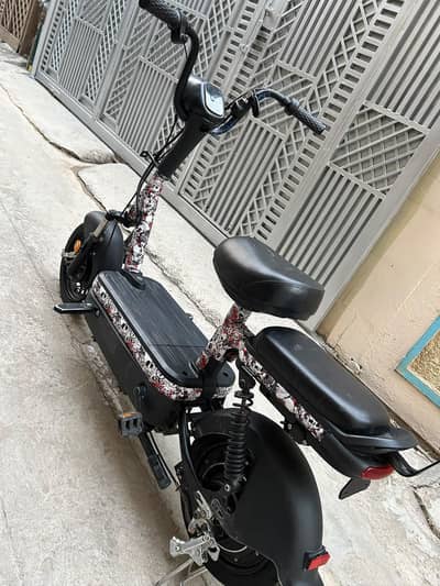 Evee Electric Scooty