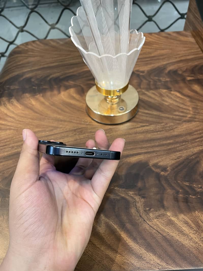Apple iPhone 15 Pro 2