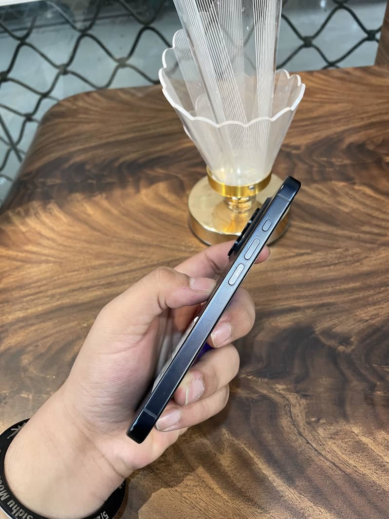 Apple iPhone 15 Pro 3